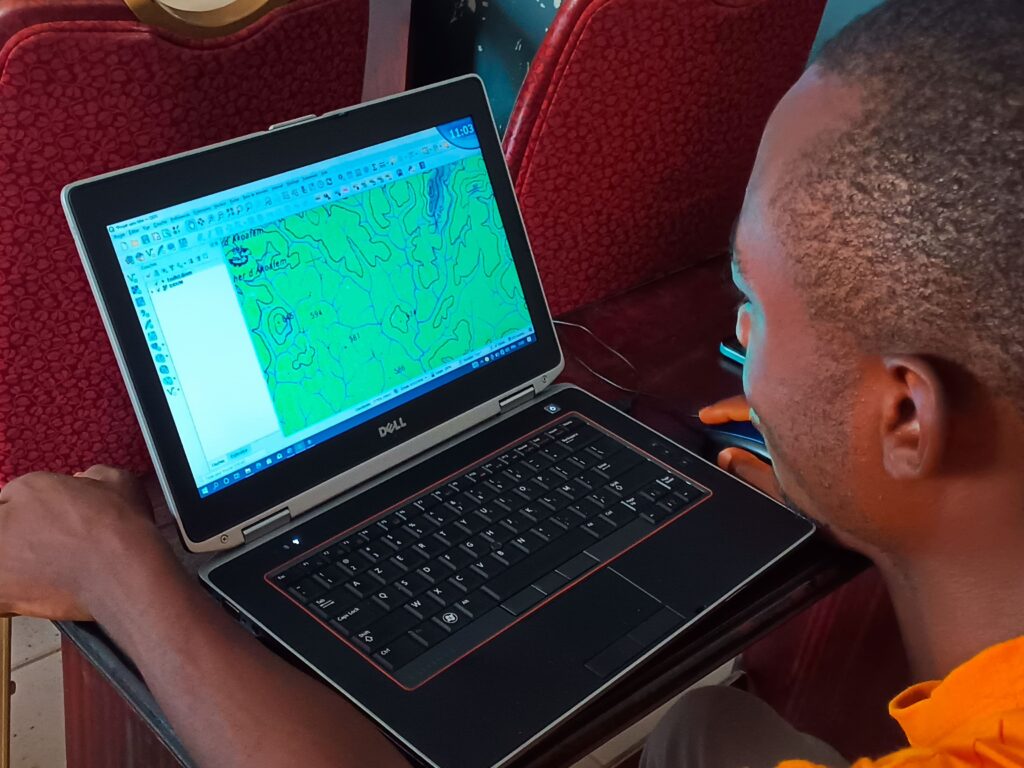 Au CFP-TrOW, nous mettons à votre disposition une formation professionnelle en Gestion des bases de données et conception cartographique aboutissant à un Diplôme professionnel (CQP) délivré par le Ministère de l’Emploi et de la Formation Professionnelle du Cameroun.